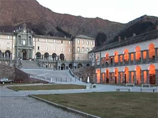  إيطاليا:  Piedmont:  
 
 Sacro Monte di Oropa, Santuario madonna